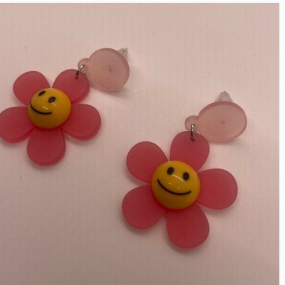 ⭐️❤️ FREE Smile Flower Hipster Hippie Art Chic Glam Vaca Happy Abstract Earrings - Picture 3 of 10